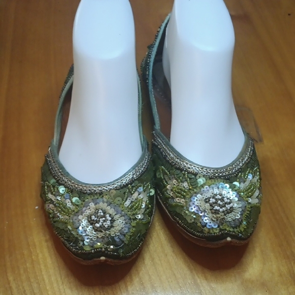 Embroidered Green Women's Flats India Size 7 Sequins - Picture 1 of 13